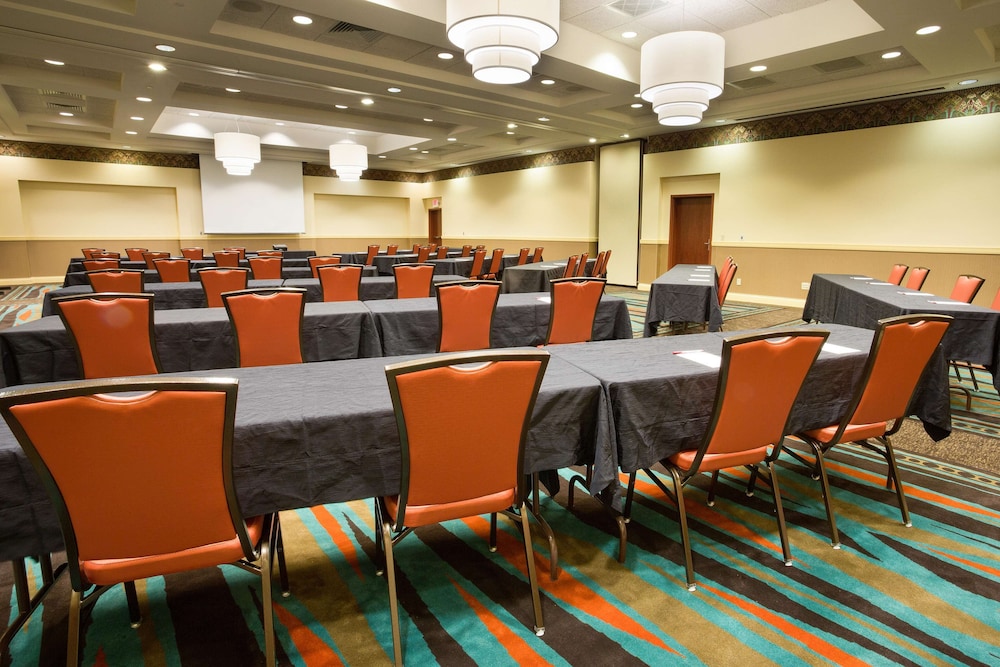 Drury Inn and Suites Columbus Grove City 46/50
