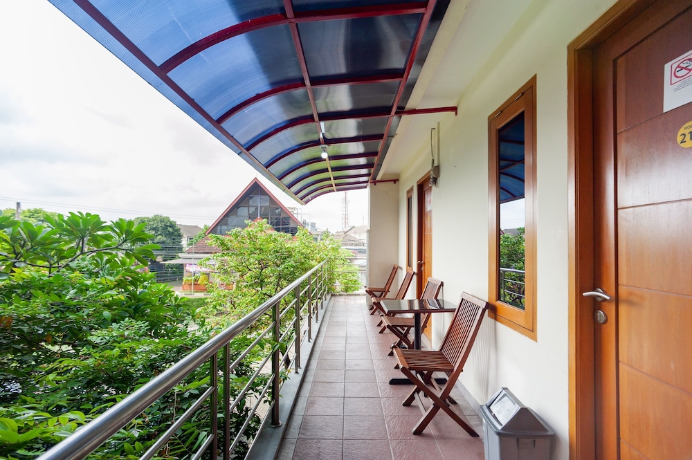Reddoorz Plus Near Universitas Indonesia 20/50