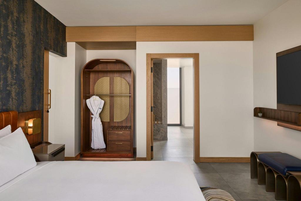 Presidential, Loft, Suite, King Bed, Pool Side, Terrace, Pool Access, Corner