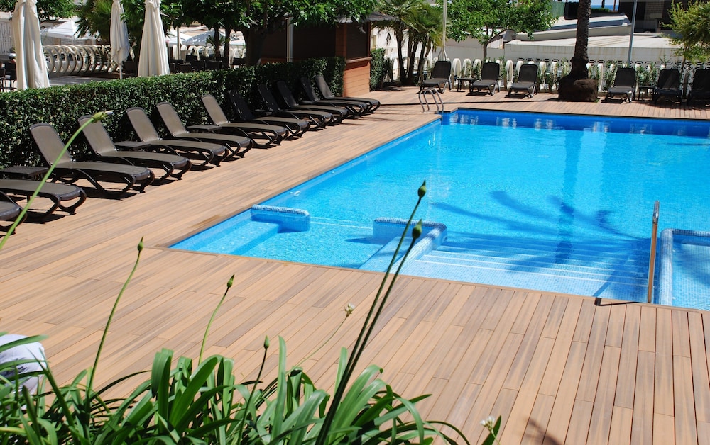 Hotel Los Robles 23/33