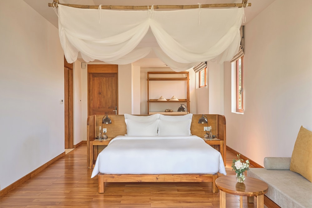 2 BEDROOMS, LAGOON, POOL, VILLA
