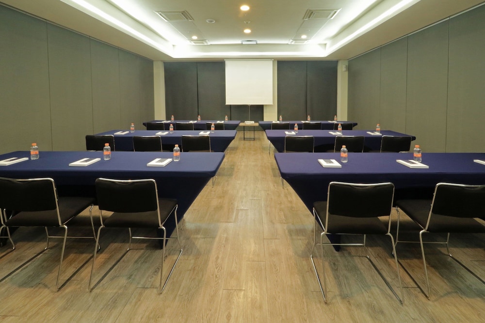 City Express Plus by Marriott Monterrey Galerias 26/32