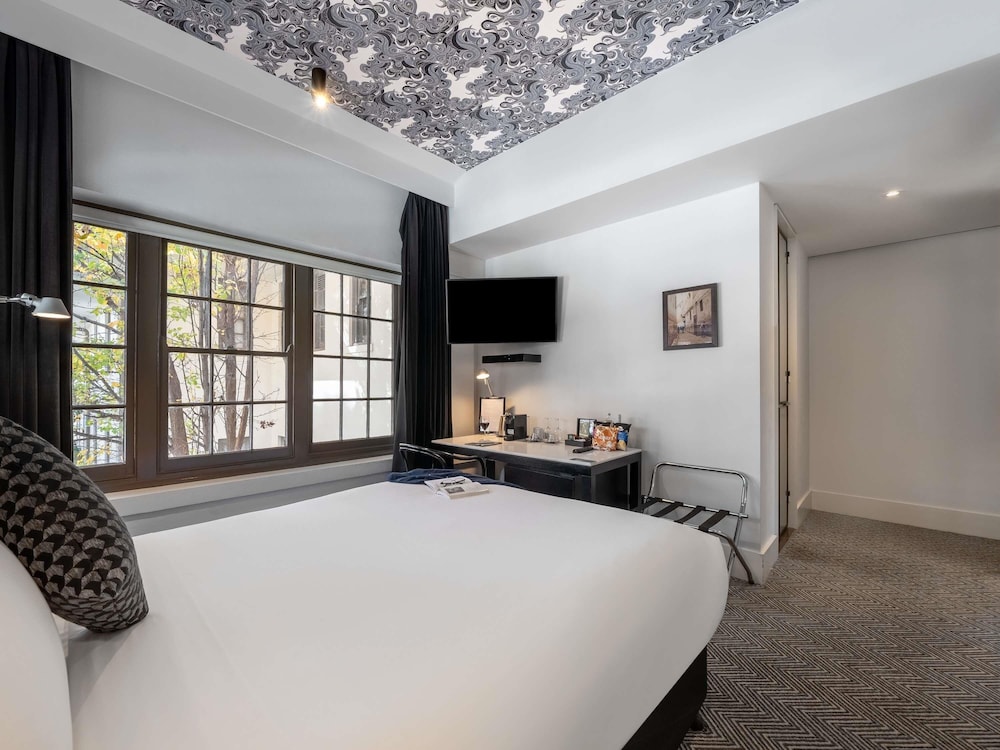 CLASSIC, QUEEN BED