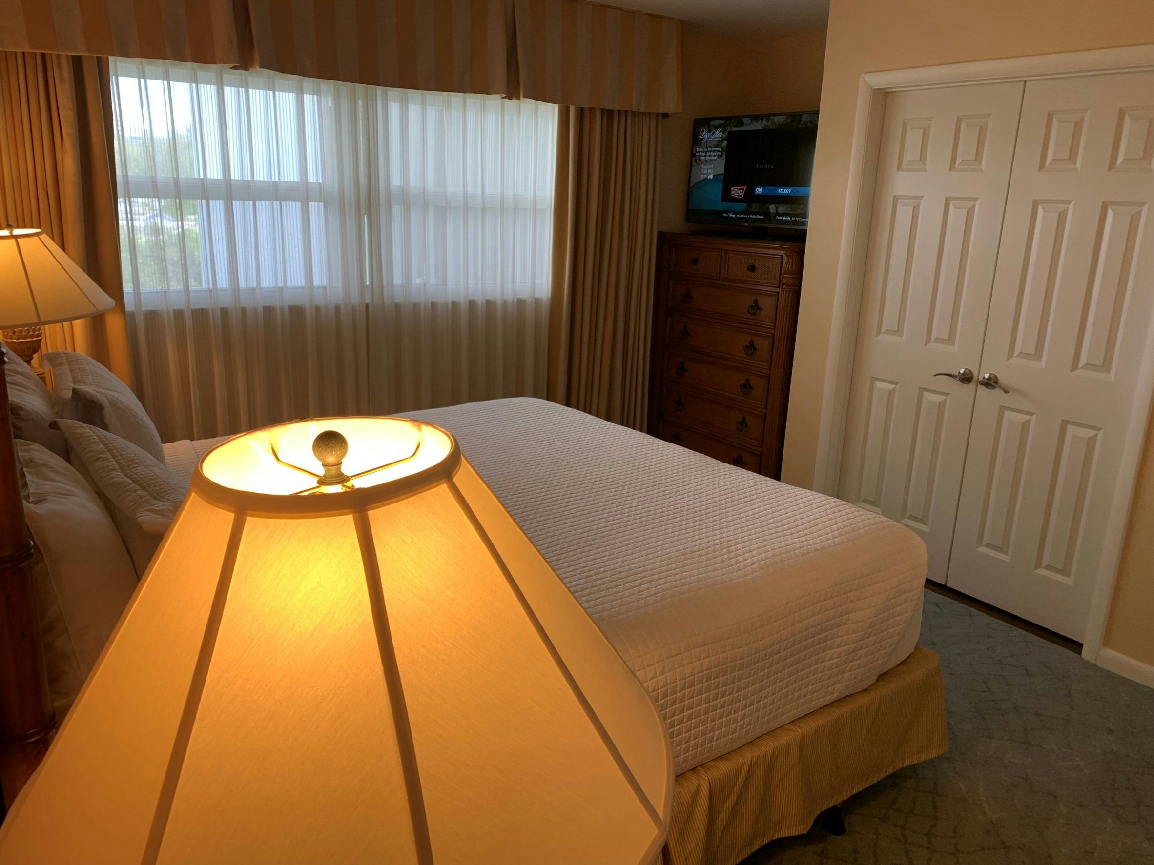 1 Bedroom, Suite, King Bed, Side Ocean View
