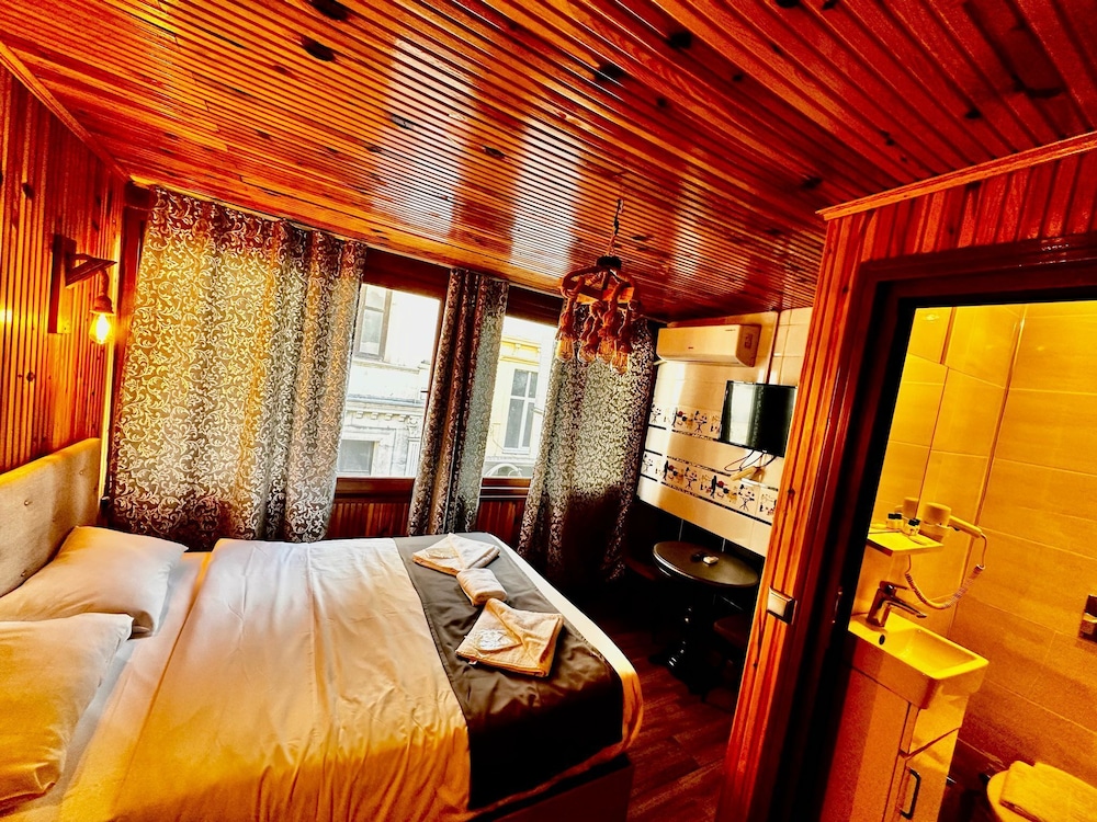 Taksim Palace Istanbul Hotel 7/18