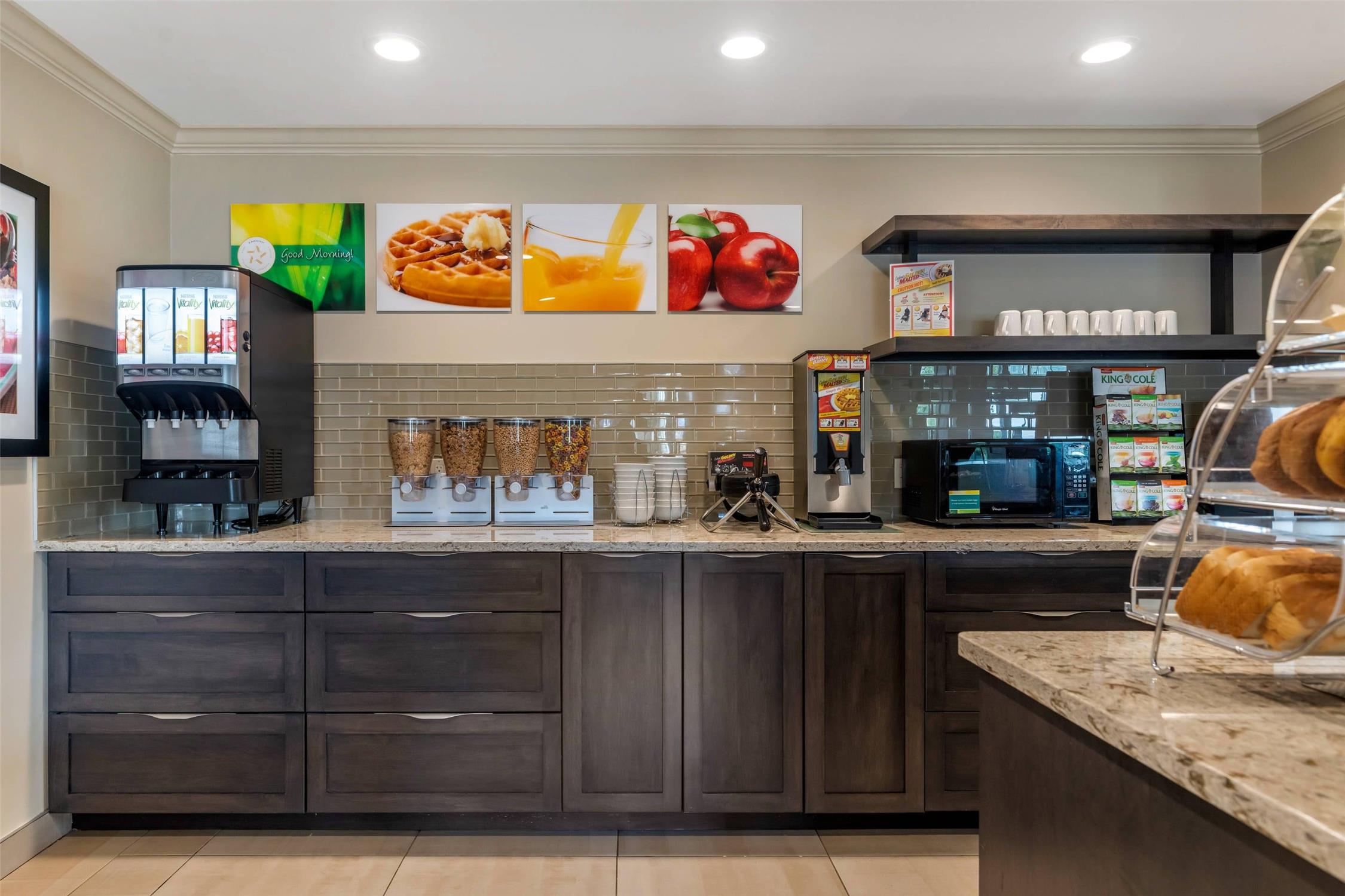 Amsterdam Inn & Suites, an Ascend Collection Hotel 1/28