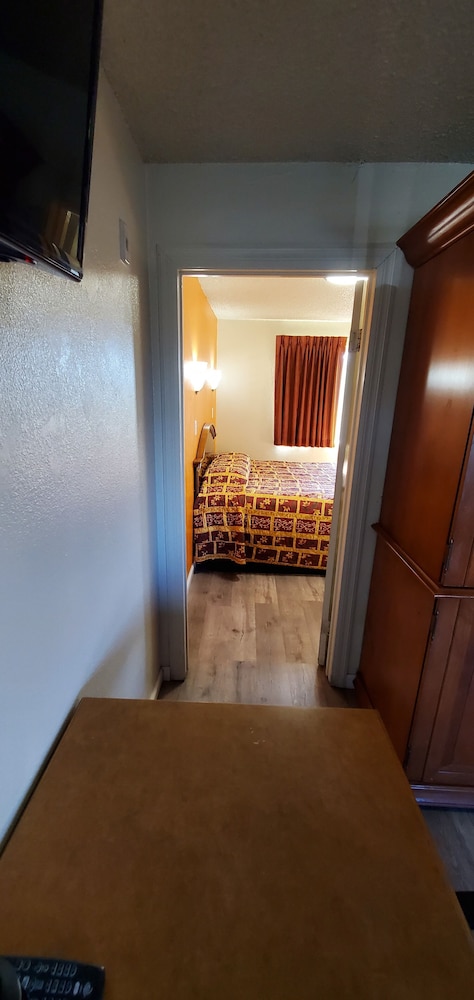 Anaheim National Inn 34/72
