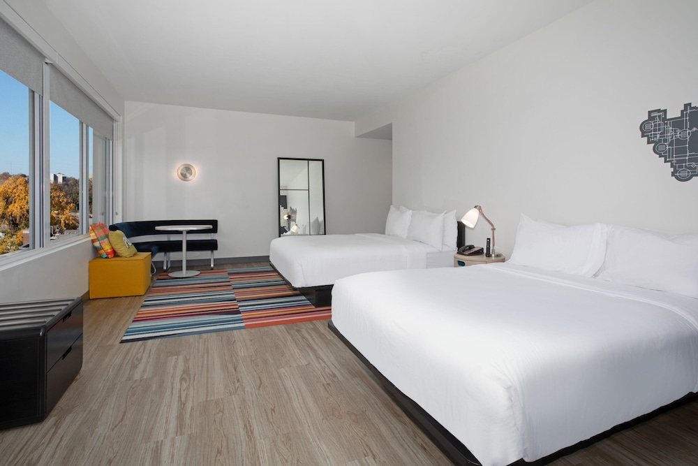 ALOFT, 2 QUEEN BEDS