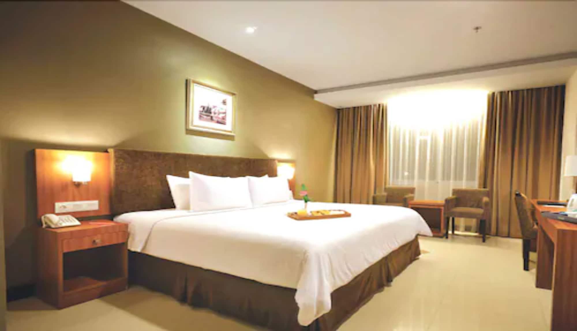 Business, Silver, King Bed