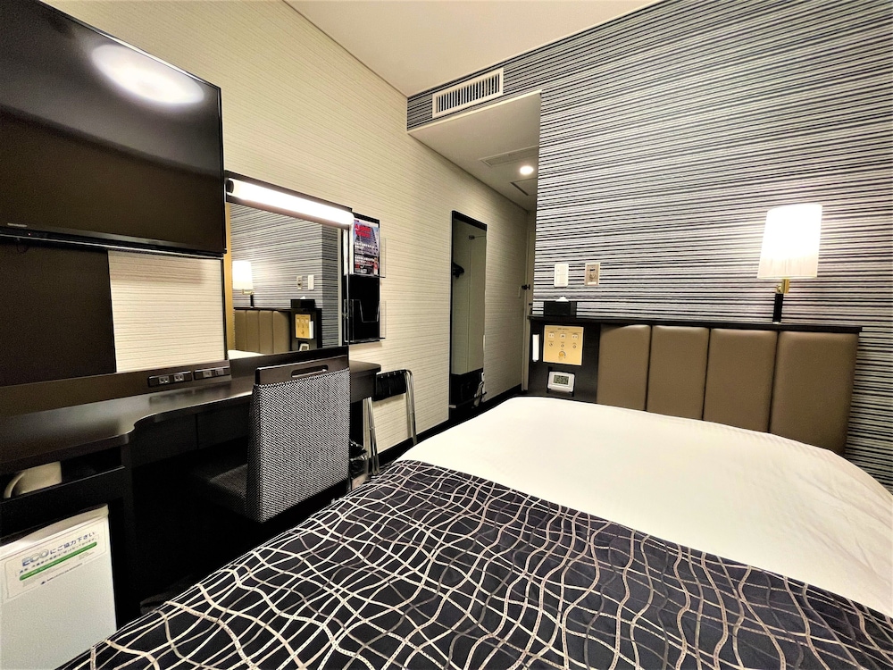 RENOVATED, DOUBLE BED, UNIT BATH