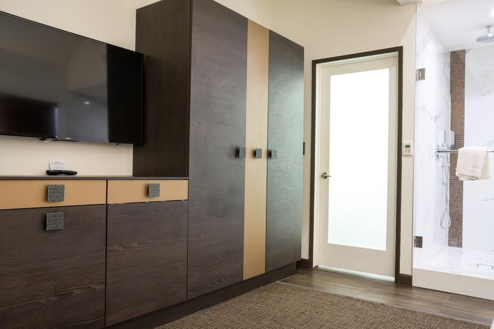 Hotel Xilo Glendale 50/51