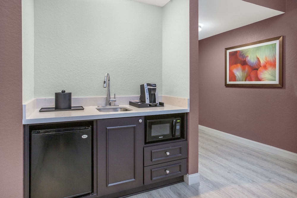 Hilton Garden Inn Palm Beach Gardens 50/55