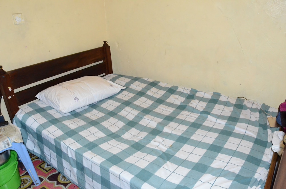 ROOM, SINGLE