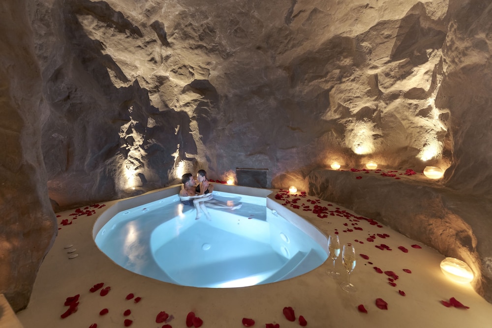 North Santorini Luxury Spa Hotel 30/50
