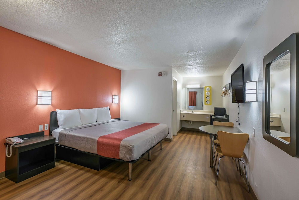 Motel6 Dothan, AL 17/36