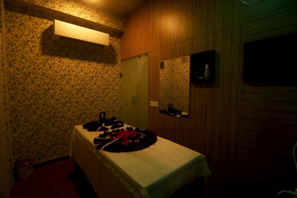Golden Eagle By Keshav Global Hotels 18/40