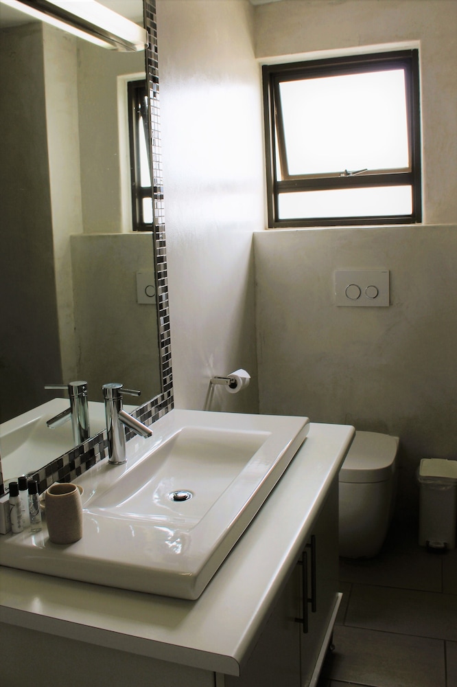 Atlantic Villa Boutique Guesthouse 69/71
