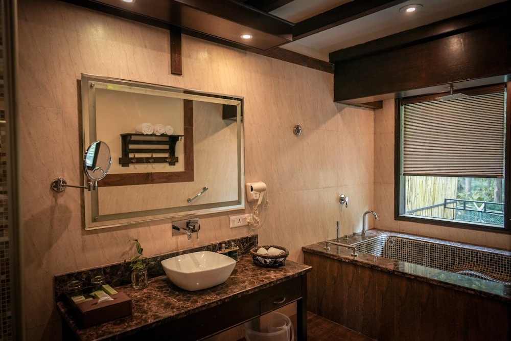 Heritage, King Bed، Aahana Resort and Spa- Jim Corbett 2/3