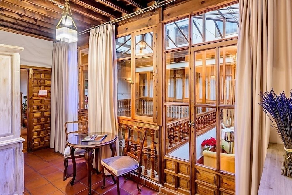 Hotel Palacio de Santa Ines 41/75