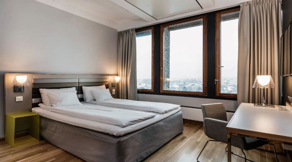 Quality Hotel 33 16/55