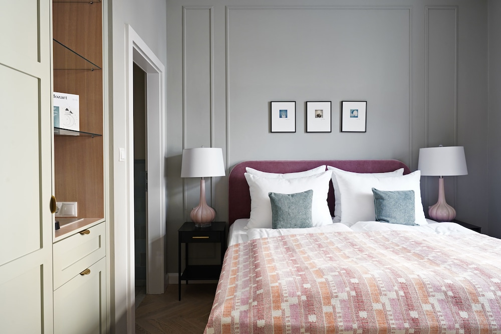 HOTEL MOZART 16/70