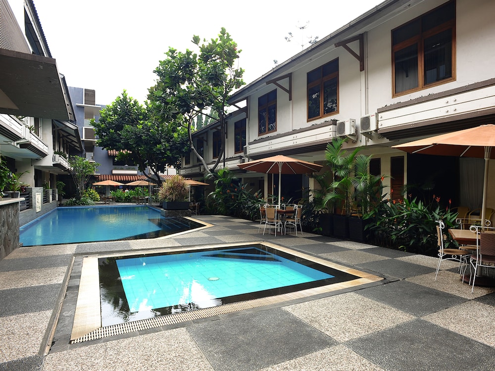 GUMILANG REGENCY HOTEL EX-GUMILANG SARI HOTEL(KT) 29/31