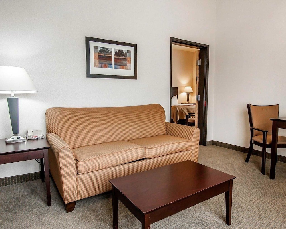 Comfort Inn and Suites Creswell 28/45