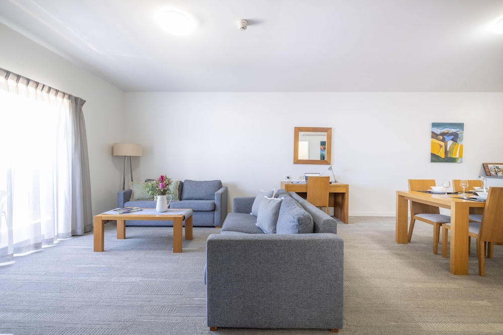MainStay Suites Mackay 42/65