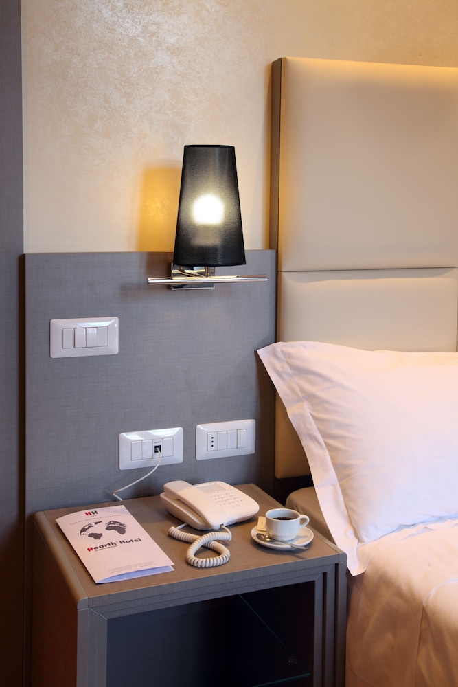 Hearth Hotel 84/92