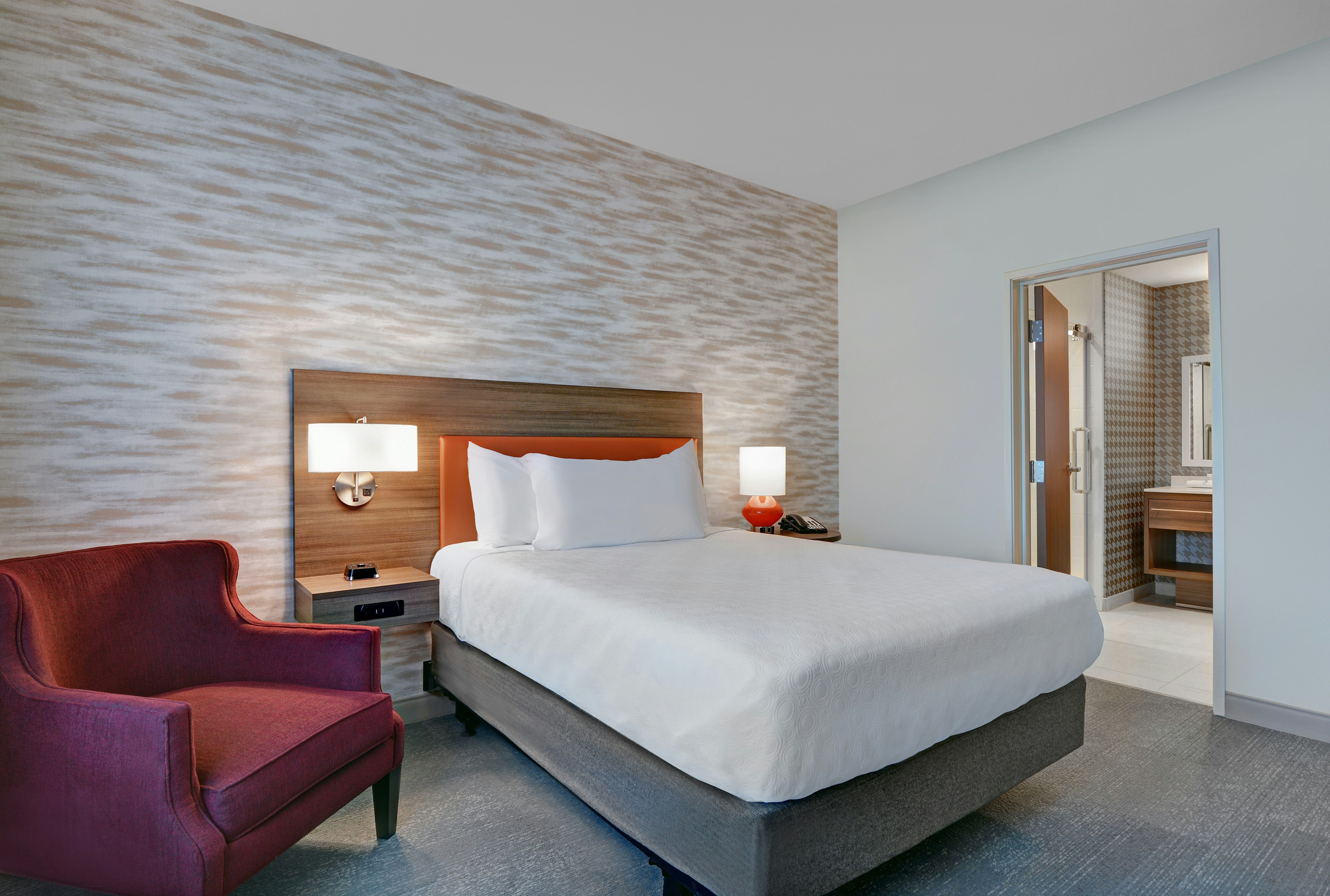 SUITE, QUEEN BED, ACCESSIBLE