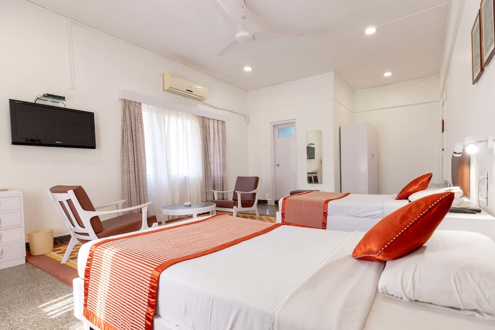 West End Hotel 30/70