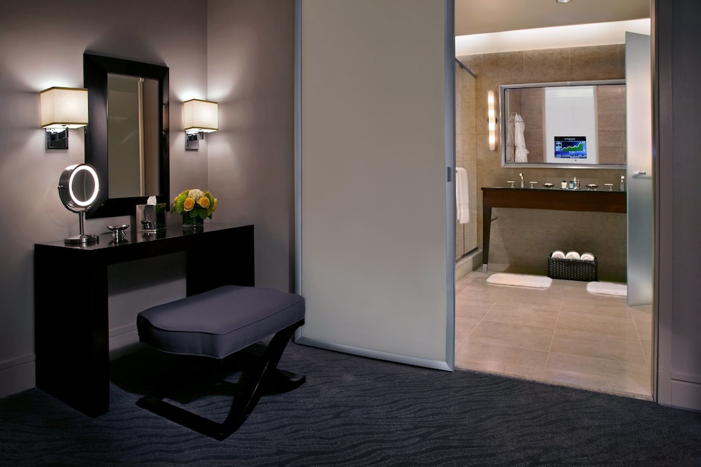 Trump International Hotel & Tower Chicago 15/84