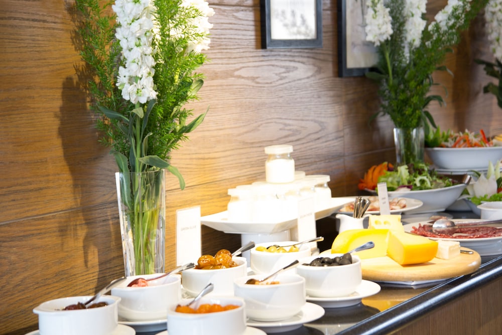 Bespoke Trendy Hotel Hanoi 37/50