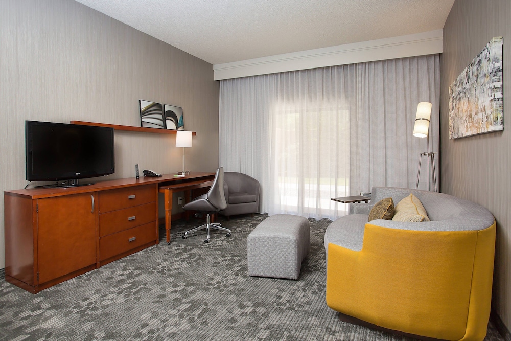 Courtyard By Marriott Boston Westborough 17/26
