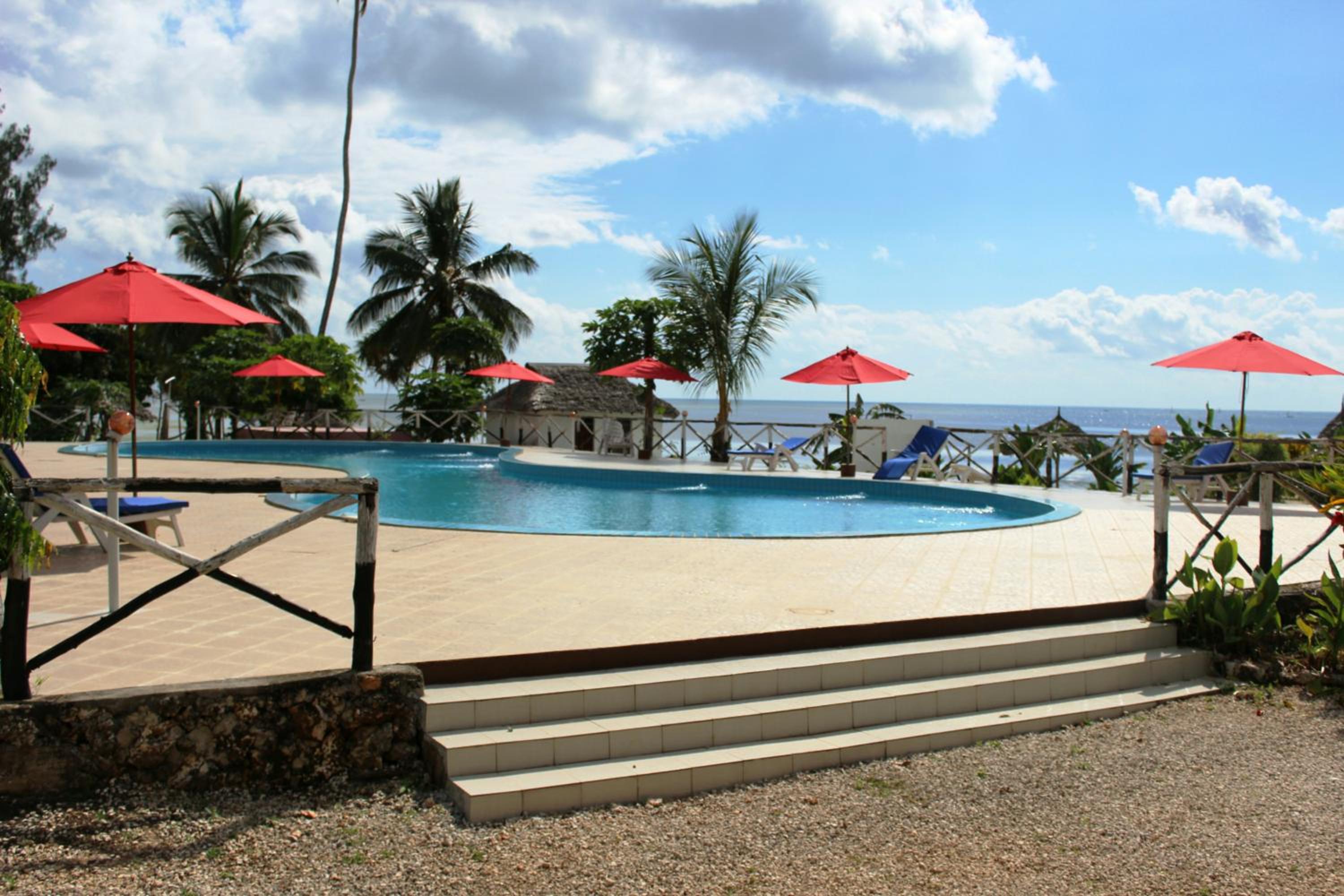 Coconut Tree Village Beach Resort 14/18