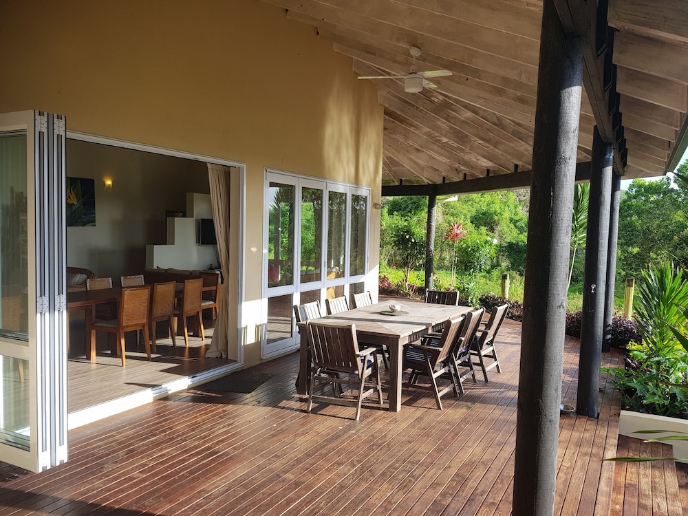 Muri Beach Resort 55/75