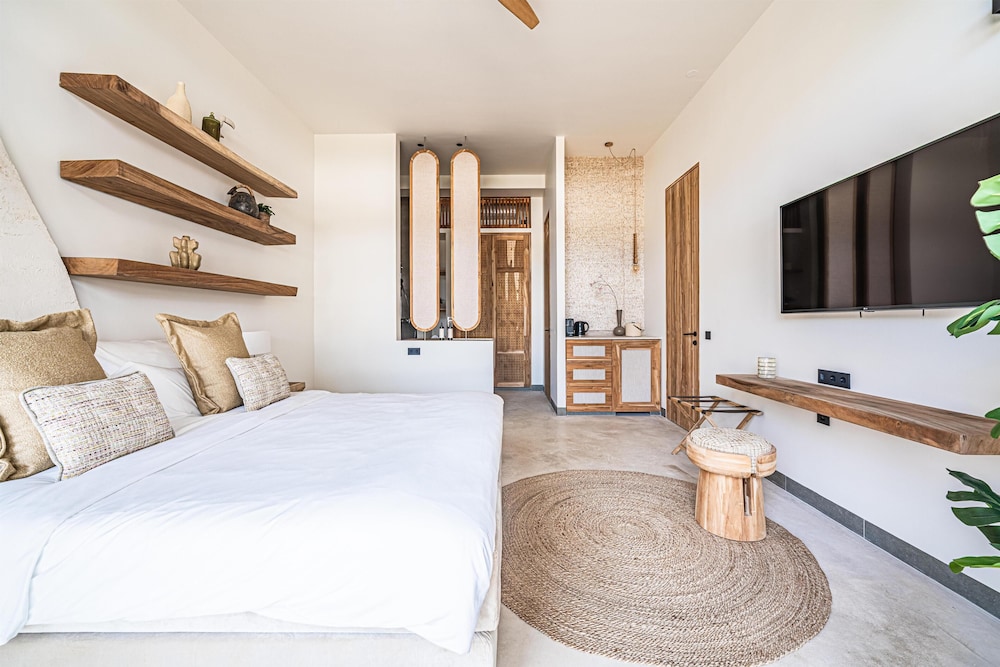 Deluxe, Family, King Bed, 2 Bunk Beds