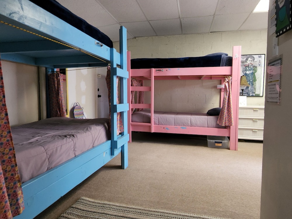 Inn the Clouds Hostel & Inn 6/75