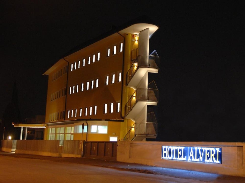 Hotel Alveri 17/34
