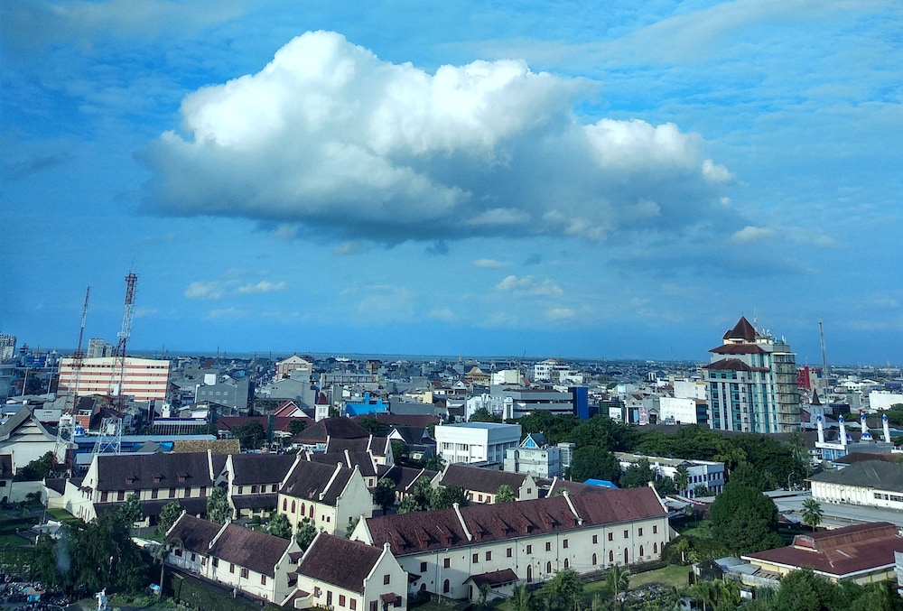 Swiss-Belhotel Waterfront Makassar 47/50