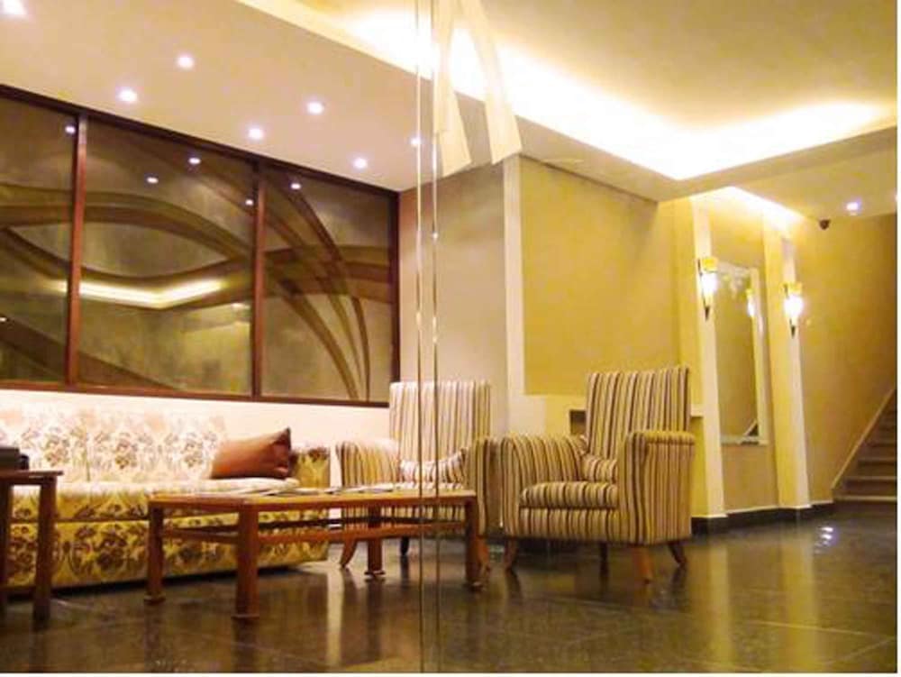 Orient Prince Hotel 52/55