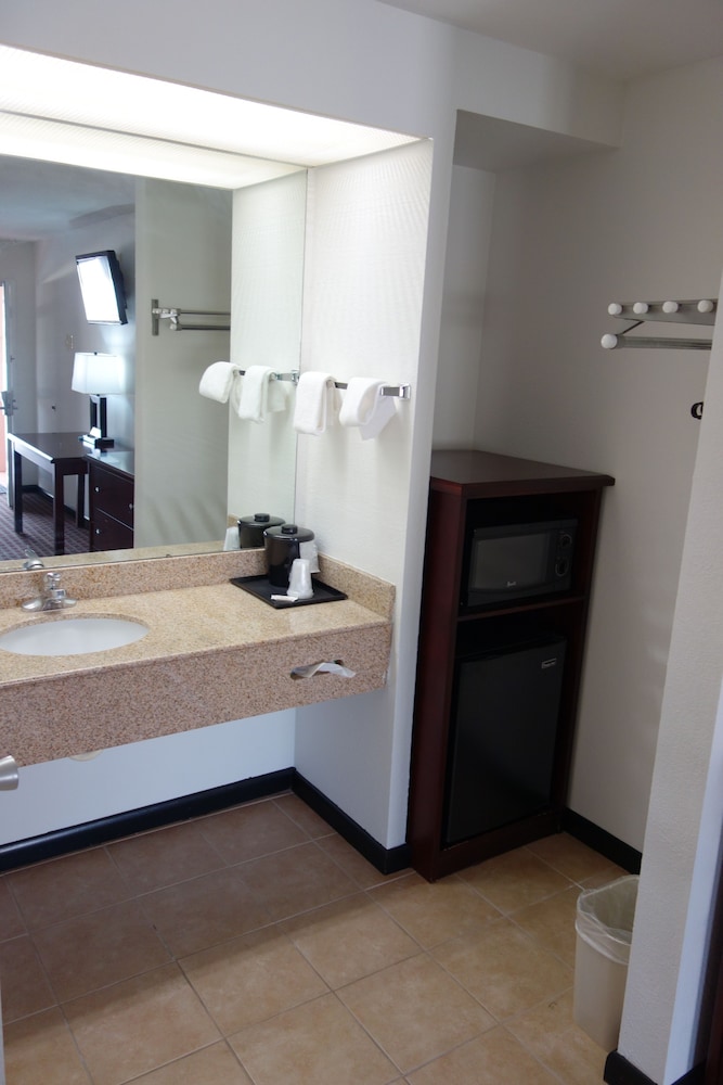 VIP Inn and Suites 18/40