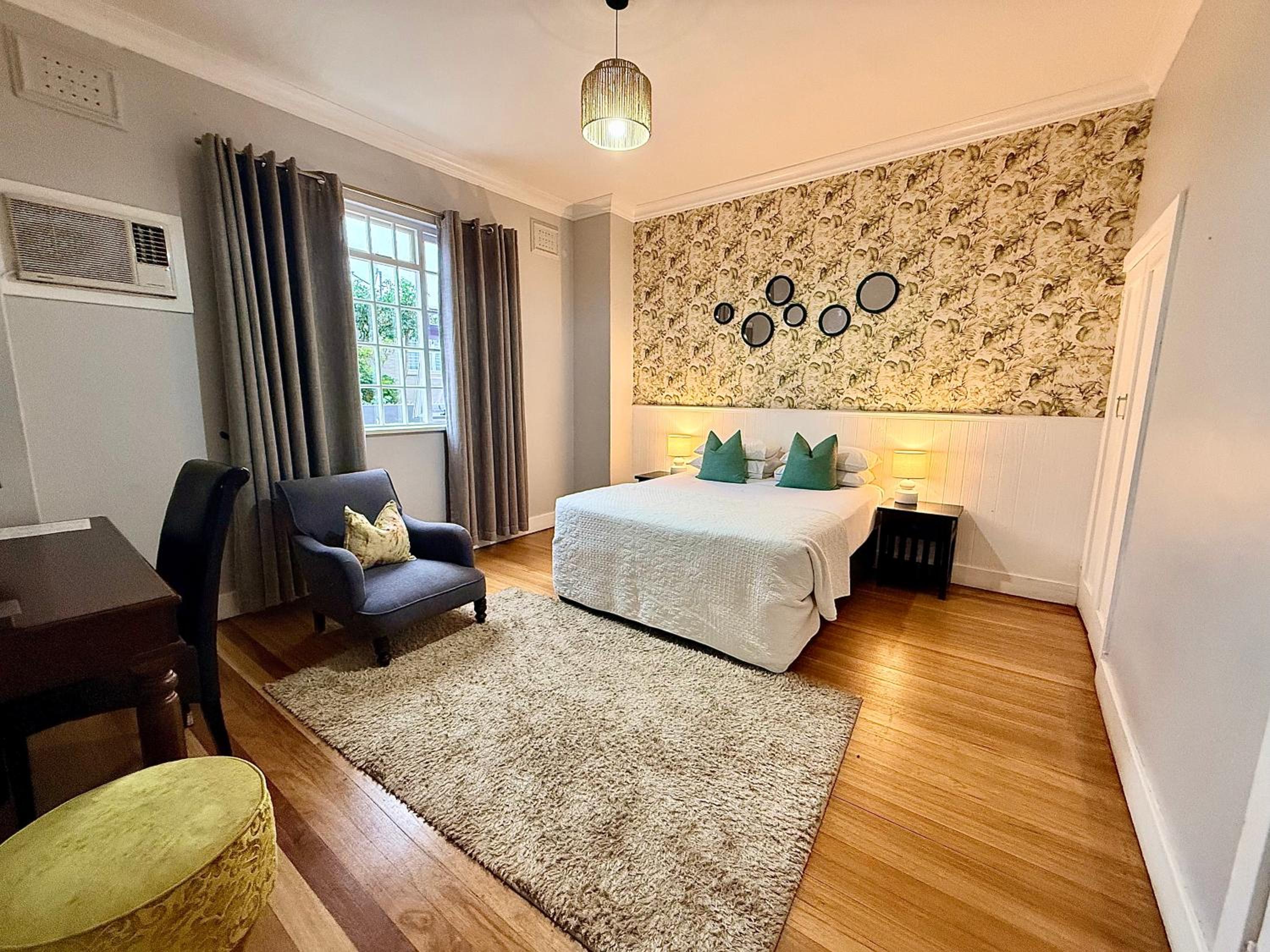 SUPERIOR, DOUBLE OR TWIN BED