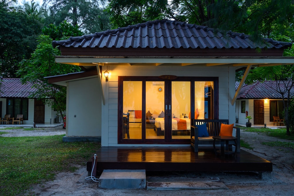 Wapi Resort Koh Lipe 11/75