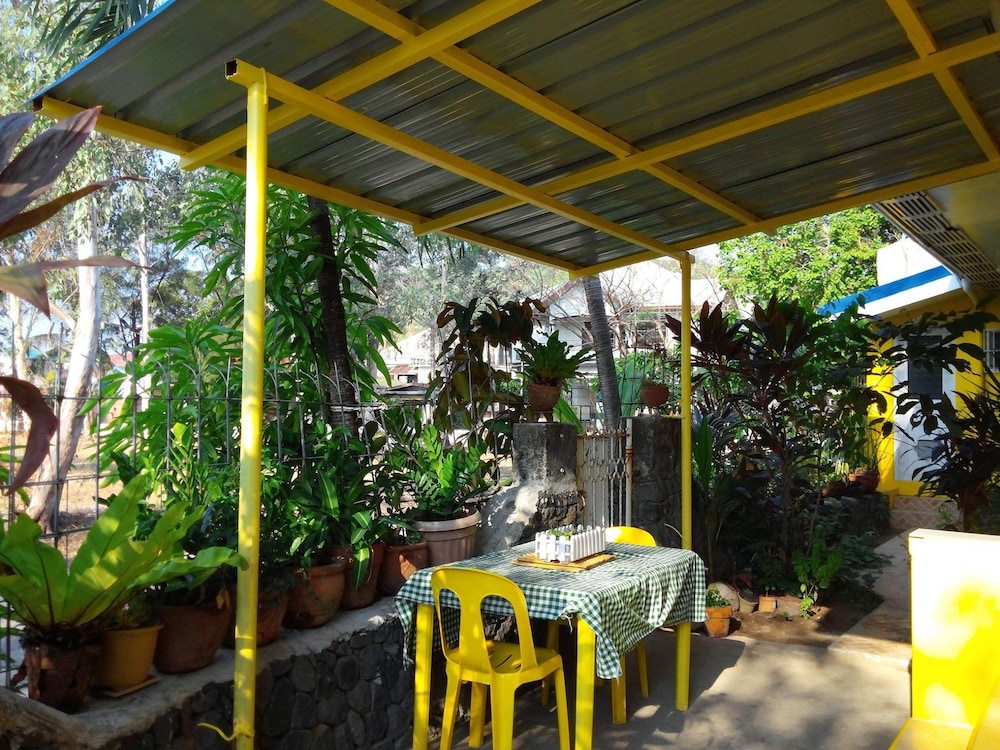 Yellow House Vacation Rental 7/23