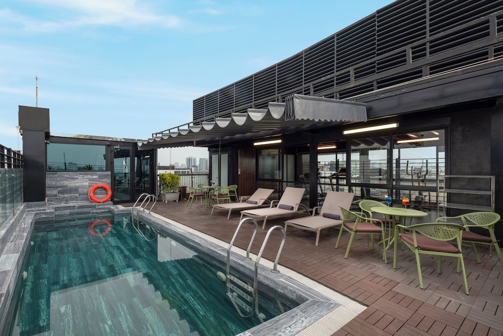 swimming pool spa