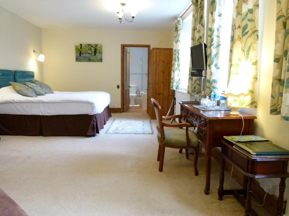 Collaven Manor Hotel 35/78