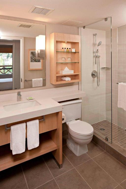 2 Bedrooms, Deluxe, Suite, Twin Beds, King Bed, Sofa, Balcony, Delta Whistler Village Suites 7/10