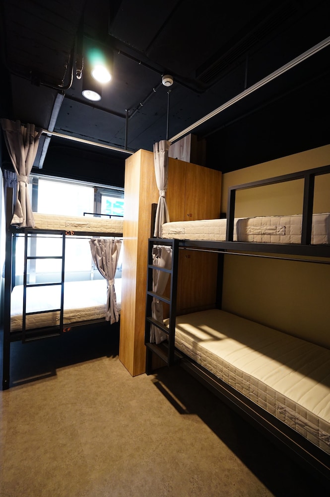 Cavemen Hostel Taipei Station Branch 22/33