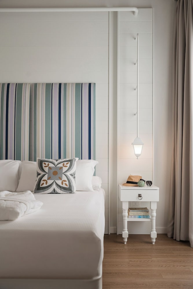 SUPERIOR, STUDIO, SUITE, SEA VIEW, BALCONY